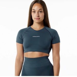 Alphalete short sleeve crop top